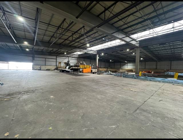 6,500M² WAREHOUSE FOR SALE IN MOBENI